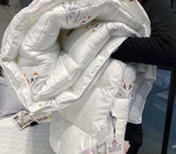 Chăn lông vũ siêu cấp Moncler 200x230cm