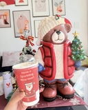 Gấu ông già Noel 2025 cầm đèn và cây thông LED lấp lánh