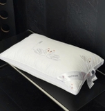 Set 2 gối Moncler size 48x74cm