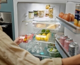 Khay chứa đồ 2 ngăn nhỏ Joseph Joseph 851662 FridgeStore™ Small Storage Bin có bánh lăn