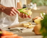 Bộ 2 dụng cụ gọt vỏ Nest Peel Joseph Joseph 20228 màu trắng xanh