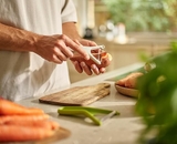 Bộ 2 dụng cụ gọt vỏ Nest Peel Joseph Joseph 20228 màu trắng xanh