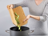 Thớt tre gấp cỡ lớn Joseph Joseph Bamboo 60112 Chop2Pot