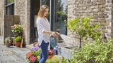 Bộ vòi tưới cây treo tường dây cuốn tự động 15m Gardena 08022-20