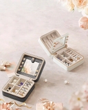 Hộp đựng trang sức Songmics JBC146BEV2