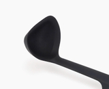 Muôi canh Joseph Joseph 10572 Elevate Silicone màu đen