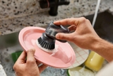 Bàn chải rửa chén nhỏ gọn Joseph Joseph 6500015 SINKTECH có ngăn chứa xà phòng và chân đế