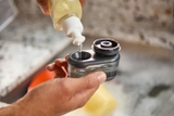 Bàn chải rửa chén nhỏ gọn Joseph Joseph 6500015 SINKTECH có ngăn chứa xà phòng và chân đế