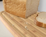 Hộp đựng bánh mì Joseph Joseph 81097 có nắp đậy kèm thớt màu trắng