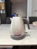 Ấm siêu tốc De'Longhi Distinta Flair 1,7L KBI2001.S Finesse Silver