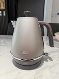 Ấm siêu tốc De'Longhi Distinta Flair 1,7L KBI2001.S Finesse Silver