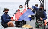 Máy bay Indonesia 'vỡ nát khi va chạm mặt biển'