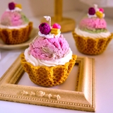 Nến thơm hình bánh cupcake waffle mâm xôi