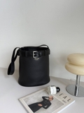 Túi P/ra/da Buckle Bucket