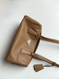Túi P/ra/da Medium Leather Top Handle Padlock