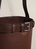Túi P/ra/da Buckle Bucket
