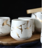 Bộ bình trà 4 ly sứ họa tiết marble kèm khay gỗ