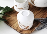 Bộ bình trà 4 ly sứ họa tiết marble kèm khay gỗ