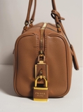 Túi P/ra/da Medium Leather Top Handle Padlock