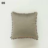 Vỏ gối vuông sofa nhung pom pom 45x45 cm