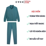 Bộ mặc nhà OWEN BMN241339 màu xanh cổ vịt dáng reguler, áo cổ 3 phân, khóa kéo, tay và gấu bo chun, quần cạp chun ống suông chất liệu CVC spandex