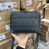 Túi đeo chéo Clutch Louis Vuitton LV Bag Handle Soft Trunk monogram khắc chìm size 22x16x6cm Like Auth on web fullbox bill thẻ