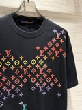 Áo phông T-shirt Louis Vuitton họa tiết monogram màu nổi Like Auth on web