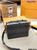 Túi đeo chéo Clutch Louis vuitton LV Bag Handle Soft Trunk vân hoa monogram Like Auth 22x16x6cm Like Auth on web fullbox bill thẻ