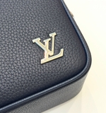 Túi đeo chéo clucth Louis Vuitton logo LV khóa vân tay Like Auth on web fullbox bill thẻ