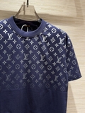 Áo phông T-shirt Louis Vuitton họa tiết monogram vai Like Auth on web