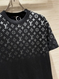 Áo phông T-shirt Louis Vuitton họa tiết monogram vai Like Auth on web