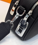 Túi đeo chéo clucth Louis Vuitton logo LV khóa vân tay Like Auth on web fullbox bill thẻ