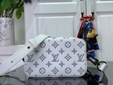 Túi đeo chéo Louis Vuitton Trắng họa tiết monogram hoa vân Xám Like Auth on web fullbox bill thẻ