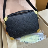 Túi đeo chéo Clutch Louis Vuitton LV Bag Handle Soft Trunk x NBA monogram khắc chìm size 22x16x6cm Like Auth on web fullbox bill thẻ
