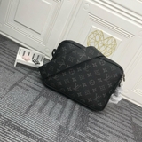 Túi đeo chéo Louis Vuitton Black Taiga Outdoor Messenger PM 2 tầng Đen Like Auth on web fullbox bill thẻ