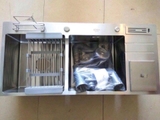 Chậu bếp đúc inox 304 hai hố cân có bàn, cài dao thớt