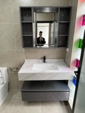 TC2307 - Tủ bàn đá cao cấp, đá nhân tạo chống xước, kết hợp chậu sứ âm, tủ dưới inox 304, vòi nóng lạnh, tủ gương inox