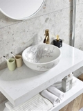 BD1012 - Bàn đá nhân tạo 2 tầng trắng vân mây, kết hợp chậu sứ nổi, vòi nóng lạnh cao, gương led tròn dây da.