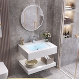BD1021 - Bàn đá nhân tạo 2 tầng trắng vân mây, kết hợp chậu sứ âm, vòi nóng lạnh, gương tròn viền kim loại trắng.