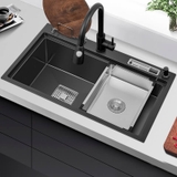 Chậu bếp 1 hố giật cấp nano đen chống bám dính cao cấp CH5. Kèm thớt gỗ và rổ inox, phụ kiện thoát nước cao cấp. KT: 78x46cm