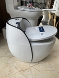KA6003 - Bồn cầu trứng liền khối trắng viền đen, men nano tuyết chống bám dính, nắp UF chông xước, bộ xả cao cấp, nước xả mạnh và êm.