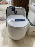 KA6003 - Bồn cầu trứng liền khối trắng viền đen, men nano tuyết chống bám dính, nắp UF chông xước, bộ xả cao cấp, nước xả mạnh và êm.