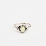 R INDI OVAL PERIDOT LIGHT GREEN STONE