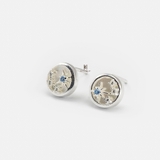 E STUD CIRCLE MOTHER OF PEARL AND STAR BLUE GEM