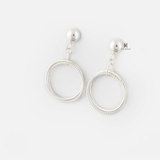 E STUD DOUBLE CIRCLE TWIST AND WHITE