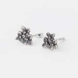 E STUD TRIPLE FLOWER OXIDIZE