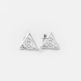 E STUD TRIANGLE EYES