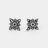 E STUD SQUARE FLOWER BLACK GEM OXIDIZE