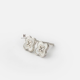 E STUD SMALL SPECIAL CLOVER MOTHER OF PEARL LINE