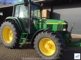 John Deere 6810